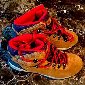 Women’s newton ridge plus waterproof amped hiking boot.